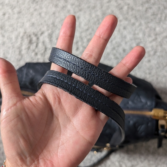 Authentic LV lumineuse GM empreinte leather navy - Picture 8 of 16